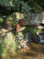 Deniz Atay, Daphne